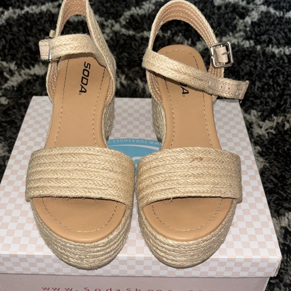 Soda Summer Sandal - Picture 2 of 5